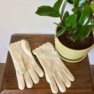 Knitted Cream Button Gloves